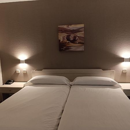 Hotel Villa De Pinto Extérieur photo